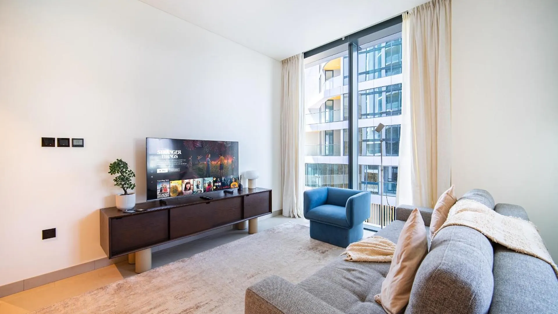 Kid-Friendly 2Br - Secure, Central And Peaceful Dubai Apartment