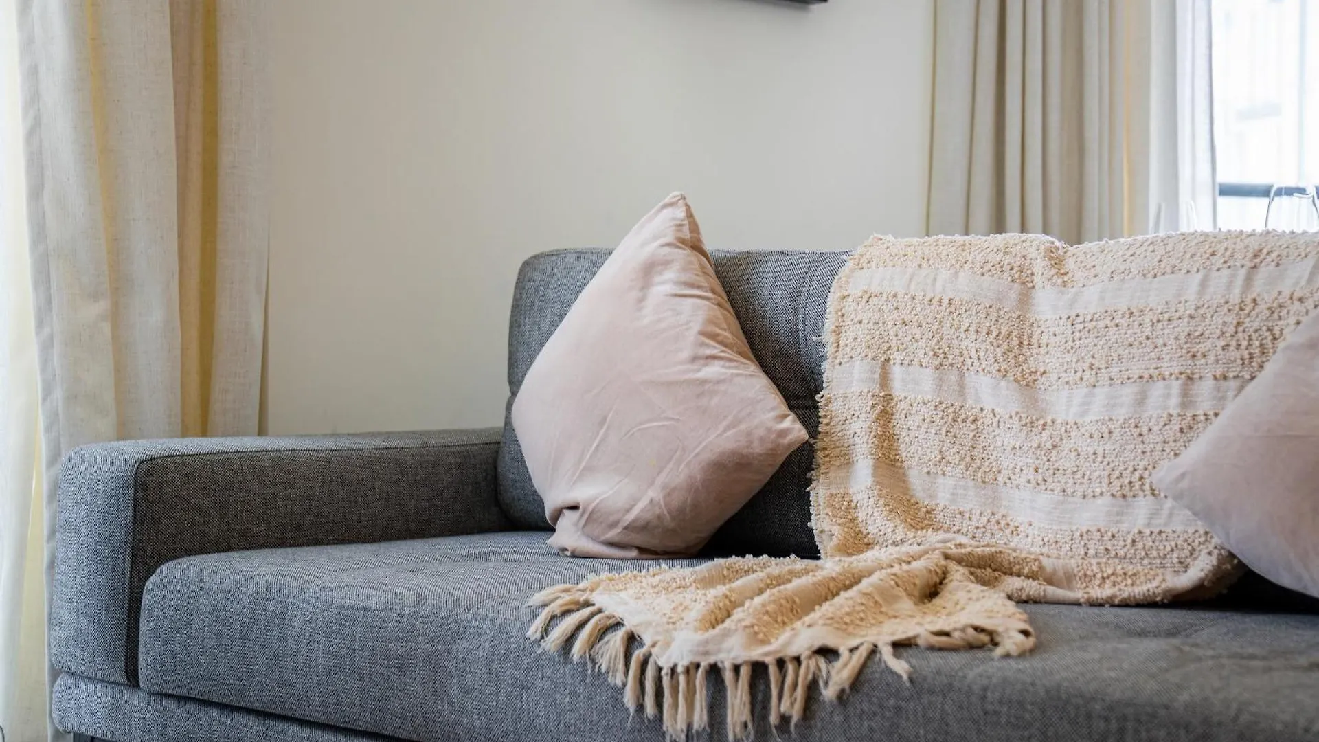 Kid-Friendly 2Br - Secure, Central And Peaceful Dubai