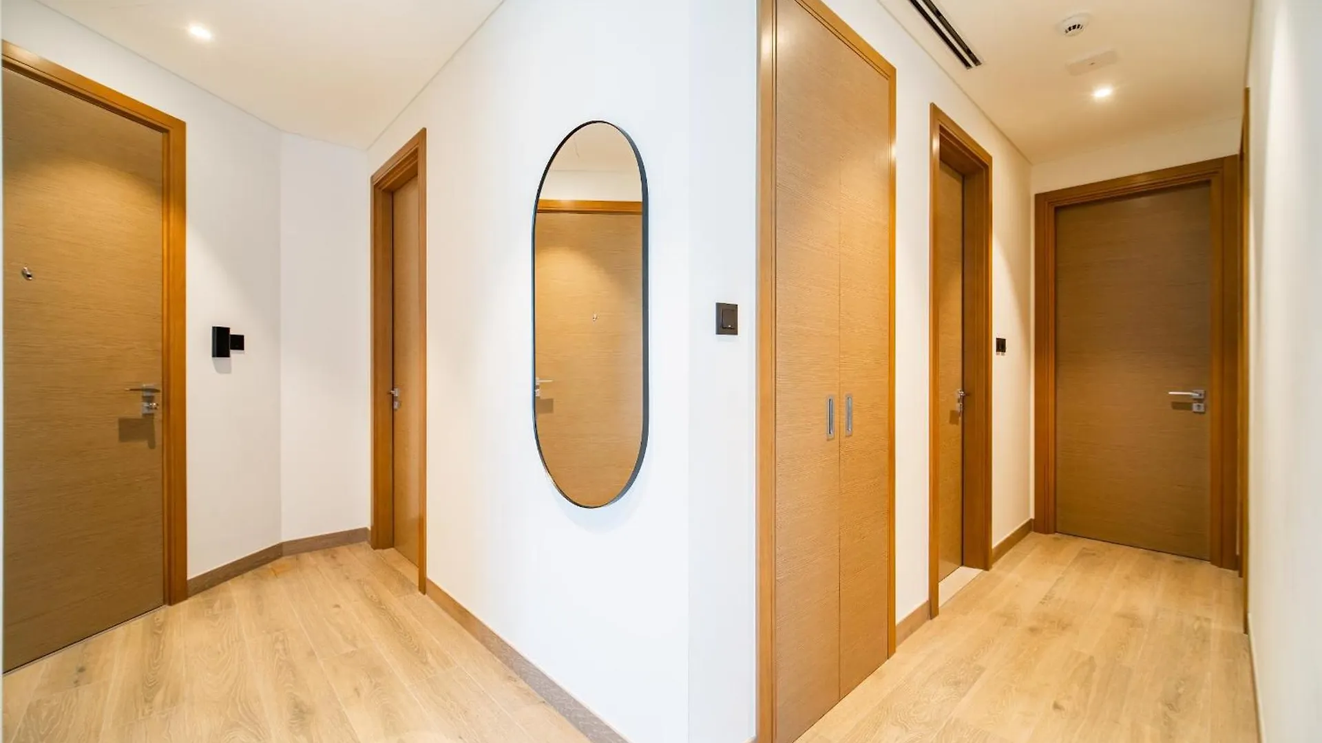 Kid-Friendly 2Br - Secure, Central And Peaceful Dubai Apartment