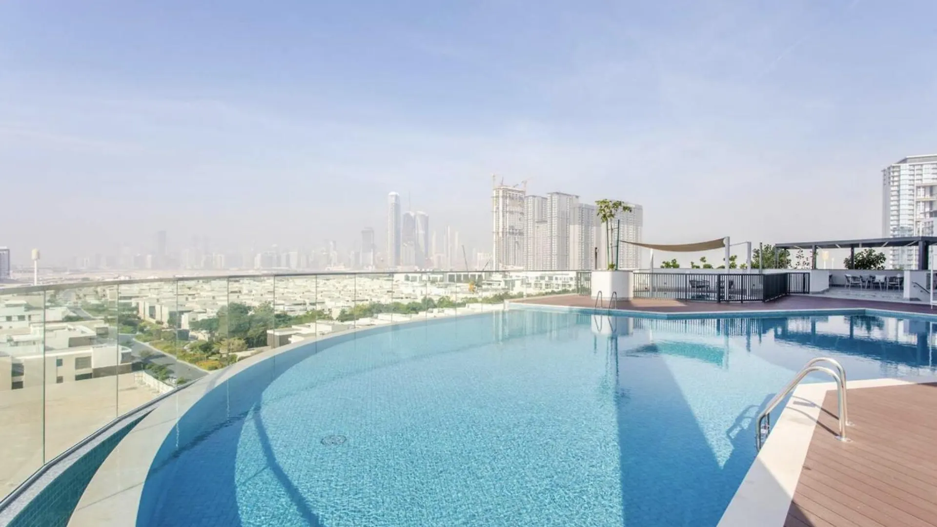 Kid-Friendly 2Br - Secure, Central And Peaceful Dubai Apartment