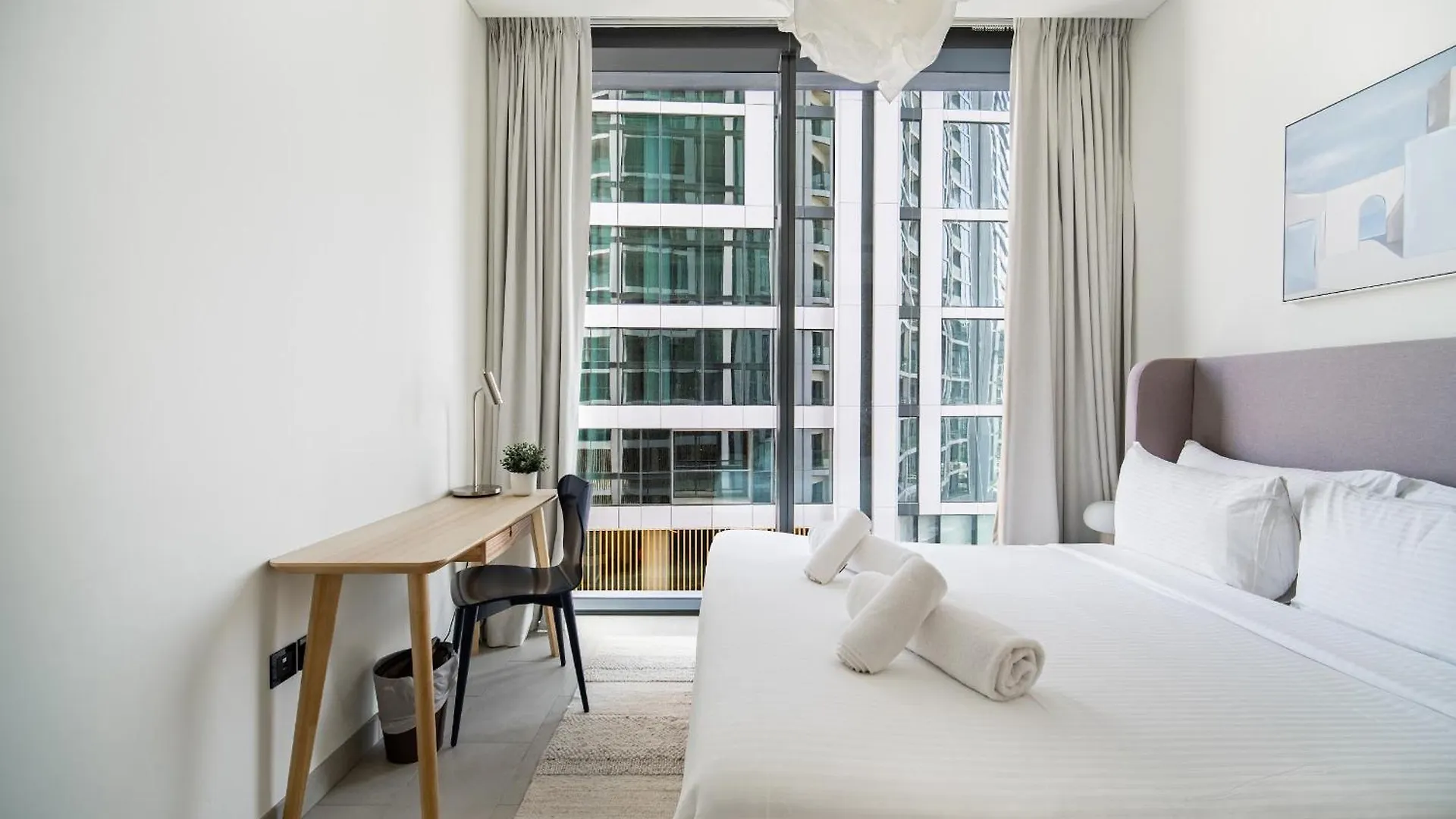 Kid-Friendly 2Br - Secure, Central And Peaceful Dubai Apartment
